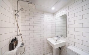 Standard Double Room | Bathroom - Incheon Juan Youth Hotel (Incheon)