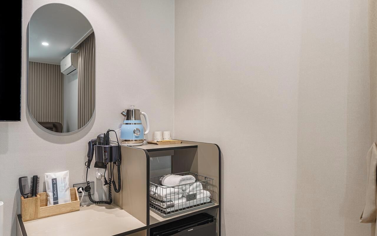 1PC Massage Chair | Free WiFi