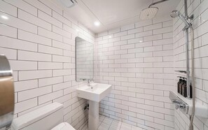 Twin Room | Bathroom | Shower, free toiletries, hair dryer, slippers - Incheon Juan Youth Hotel (Incheon)
