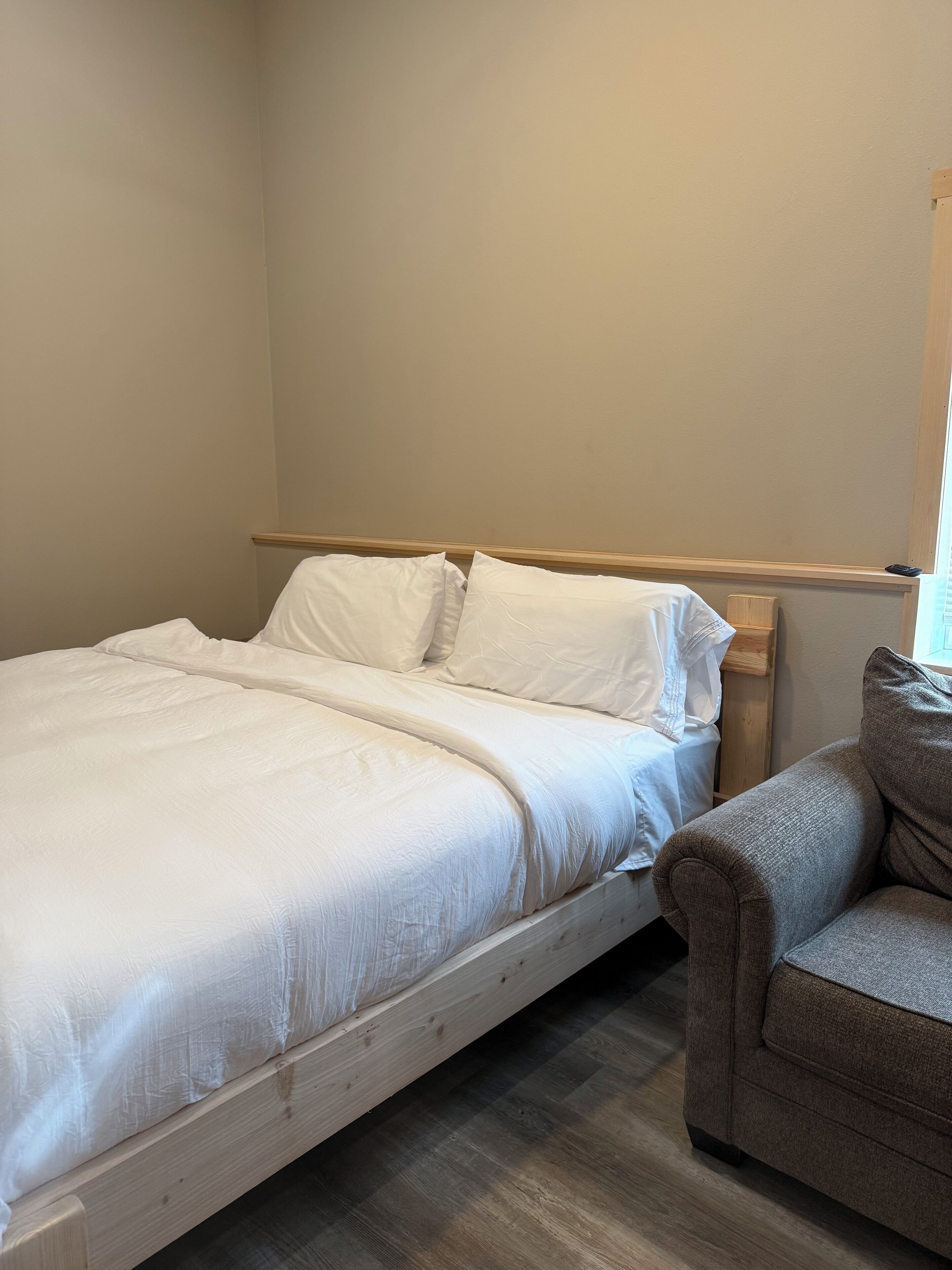 2 室のベッドルーム、WiFi (無料)、ベッドシーツ、車椅子でアクセスできる設備