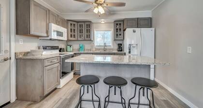 Thrill and Chill Getaway -Walk to Park, Lakes & More