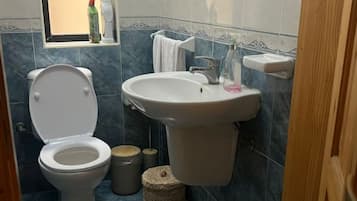 Apartment, Balcony | Bilik Mandi