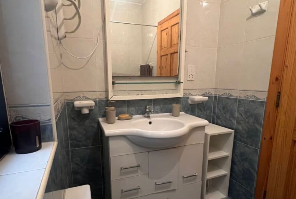 Căn hộ, ban công | Phòng tắm