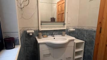 Apartment, Balkon | Badezimmer