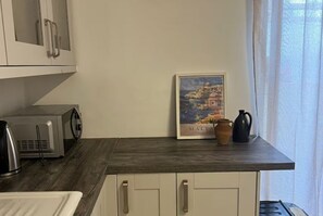 Private kitchen - Spacious Room & Shared Bath in Valletta (Ħamrun)