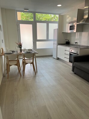 Family Apartment, City View | Private kitchen - Apartamento cómodo cerca del Puerto  (València)