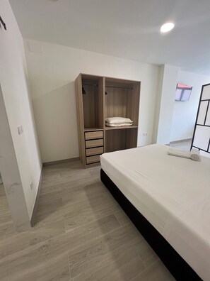 Standard Apartment, City View | Blackout drapes, iron/ironing board, free WiFi - Apartamento cómodo cerca del Puerto  (València)