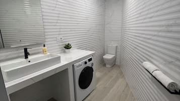 Standard Apartment, City View | Bathroom