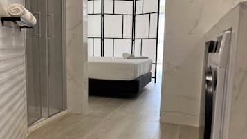 Leilighet – standard, byutsikt | Blendingsgardiner, strykejern/-brett og wi-fi (inkludert)