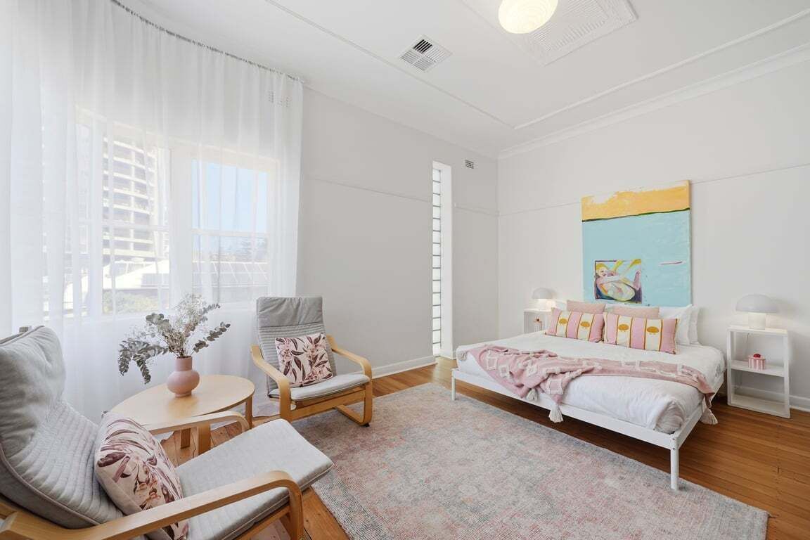 Iron/ironing board, Internet, bed sheets