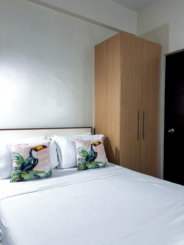 Room - Room-affordable Studio Unit Near Malls a (Iloilo)