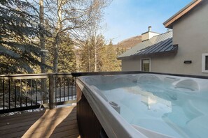 Outdoor spa tub - The Escape at Cascade - 2 Mins to Ski, Hot Tub, Sleeps 10 (Vail)