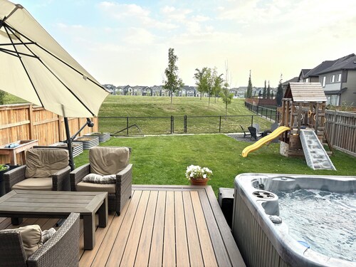 Executive Spacious 5 BDRM Furnished Home w/Hot Tub, Fire Pit & A/C