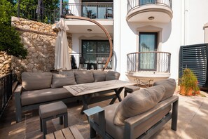 Outdoor dining - Sea View Apartment • Pool • 3 Min Walk to the Beach (Kalkan)
