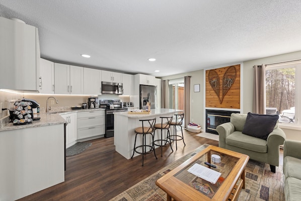 Fridge, microwave, stovetop, dishwasher