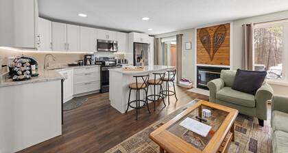 Large Family Getaway - 2 Units + 2 Hot Tubs