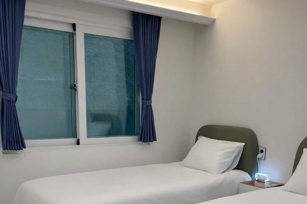 Superior Twin Room | Desk, free WiFi