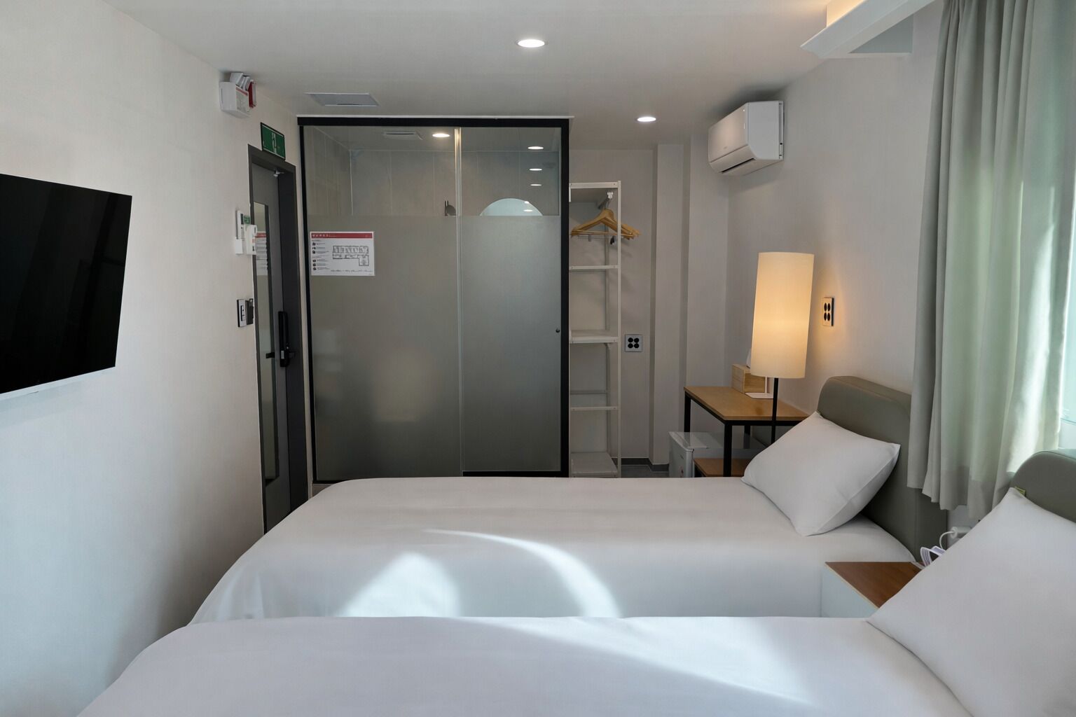 Deluxe Twin Room | Desk, free WiFi