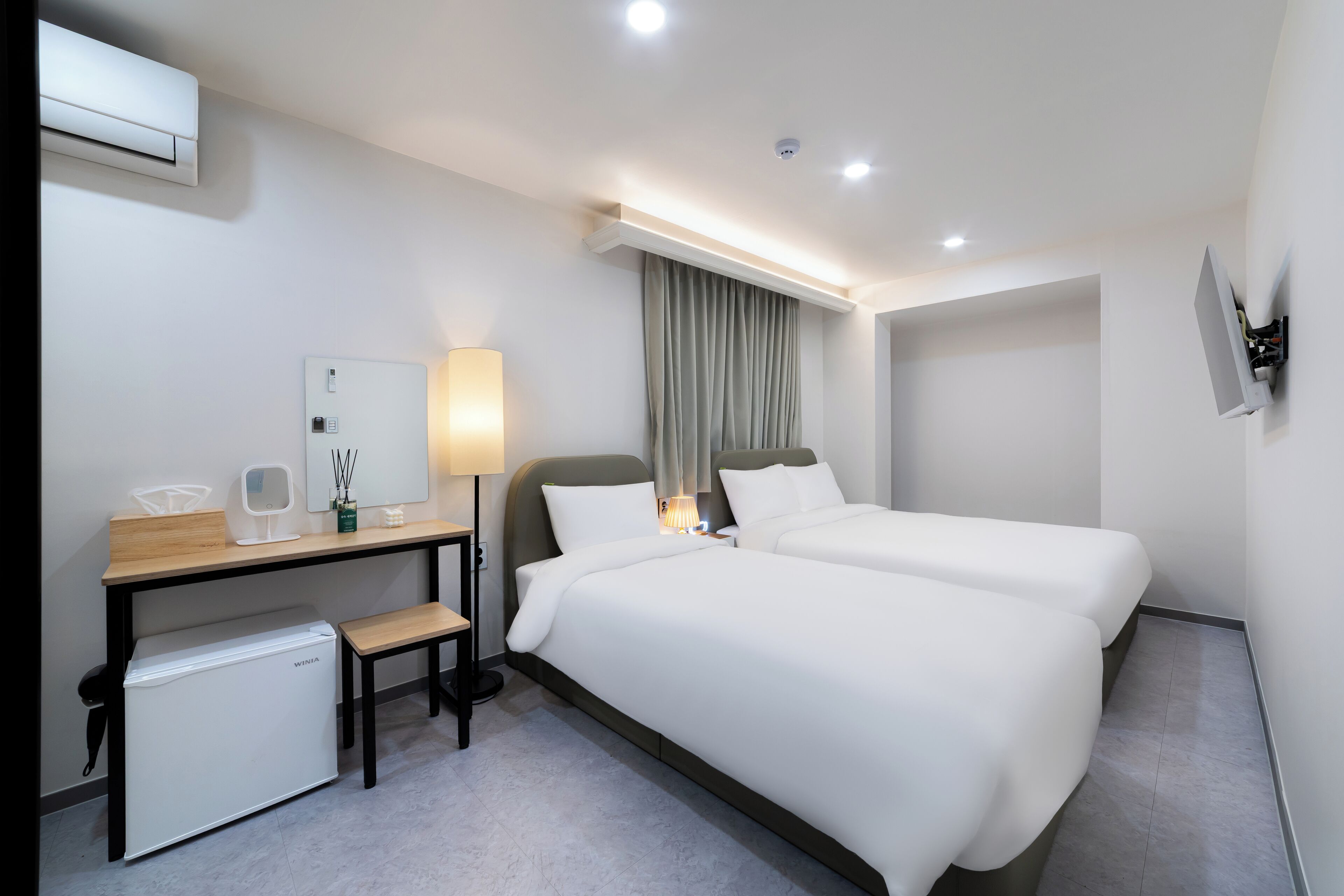 Habitación Deluxe con 2 camas individuales | Escritorio y wifi gratis 