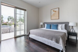 Tabla de planchar con plancha, wifi y ropa de cama 