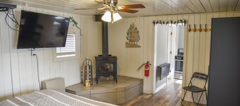 Mountain Song Cabin #1 (Pioneer #7)