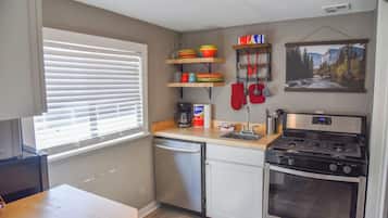 Oven, stovetop, dishwasher, coffee/tea maker