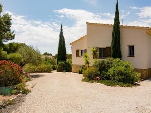 Exterior - Beautiful villa with private pool surrounded by nature. (Urb. Sant Jordi d´Alfama)