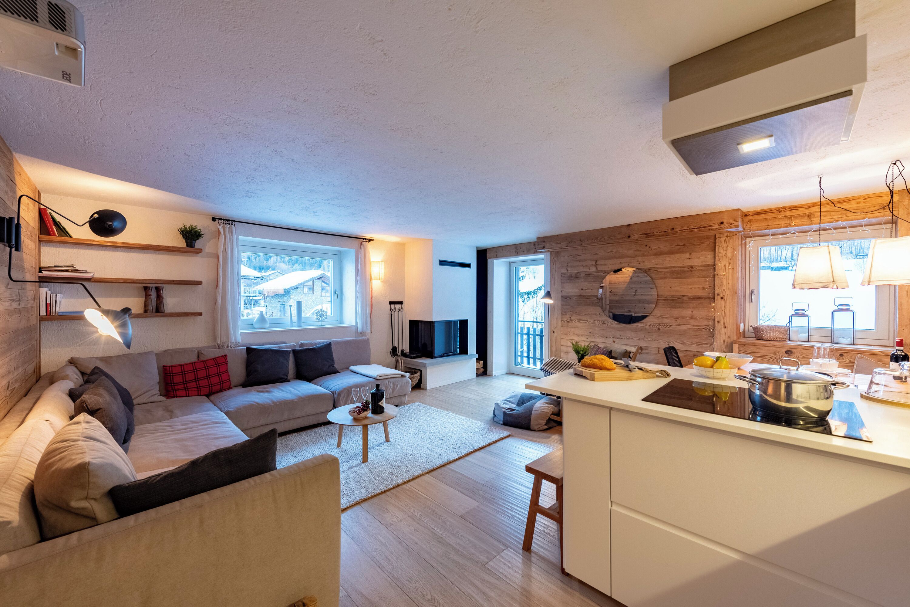 Family Apartment, Multiple Bedrooms (Casa Giardini in Dolonne) | Living area | 21-inch Smart TV with cable channels