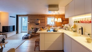 Family Apartment, 2 Bedrooms, Balcony (Casa Giardini in Dolonne) | Private kitchenette - Casa Giardini in Dolonne (Courmayeur)
