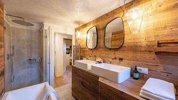 Appartamento familiare, 2 camere da letto, balcone (Casa Giardini in Dolonne) | Bagno