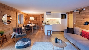 Family Apartment, 2 Bedrooms, Balcony (Casa Giardini in Dolonne) | Living area - Casa Giardini in Dolonne (Courmayeur)