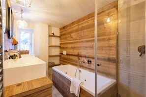 Family Apartment, Multiple Bedrooms (Casa Giardini in Dolonne) | Bathroom | Separate tub and shower, hair dryer, towels, soap - Casa Giardini in Dolonne (Courmayeur)