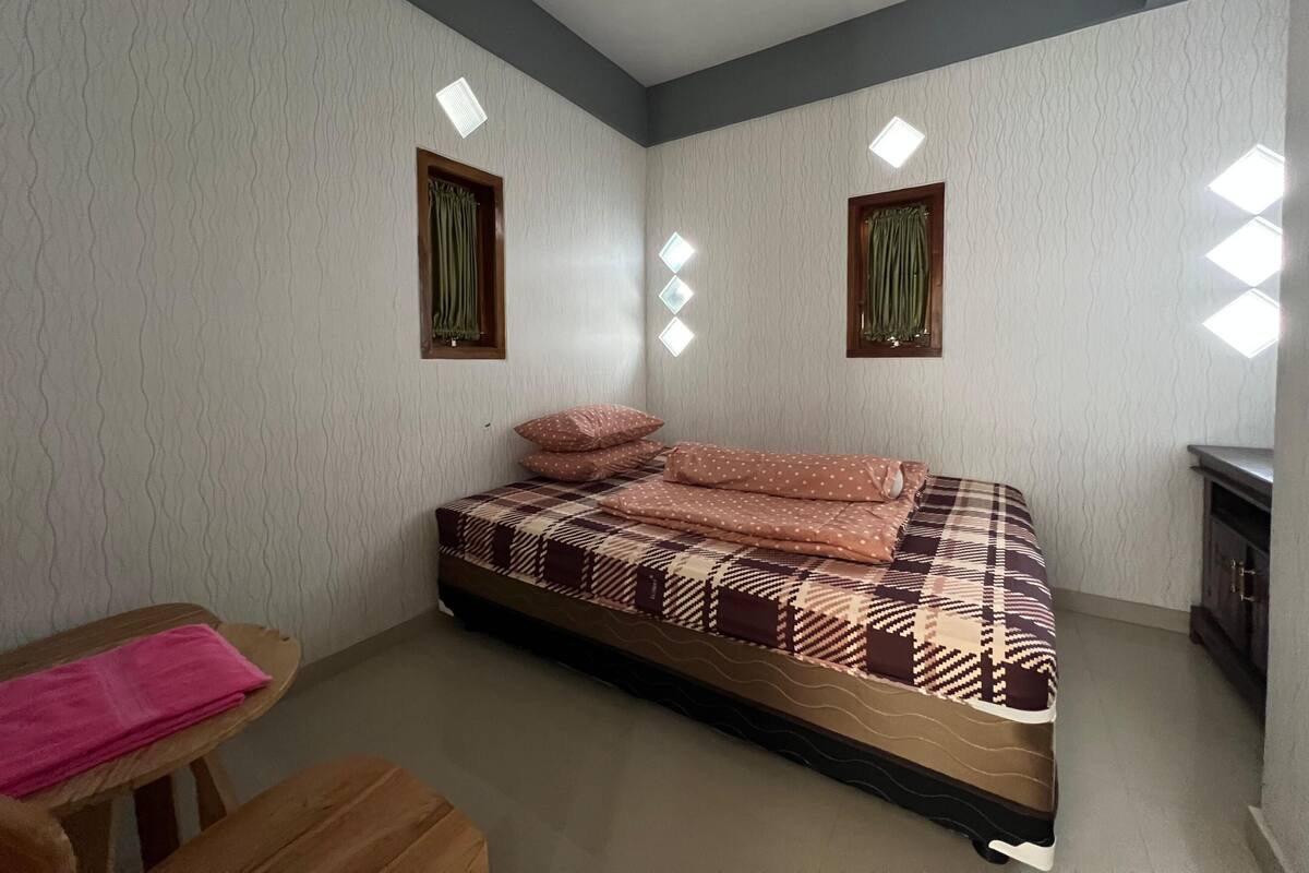 Family Room | WiFi (free)