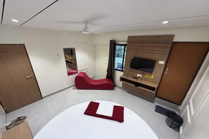 Deluxe Room | Desk, free WiFi, bed sheets - Indraprastha Executive Lodging (Pune)