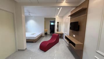 Deluxe Room | Desk, free WiFi, bed sheets