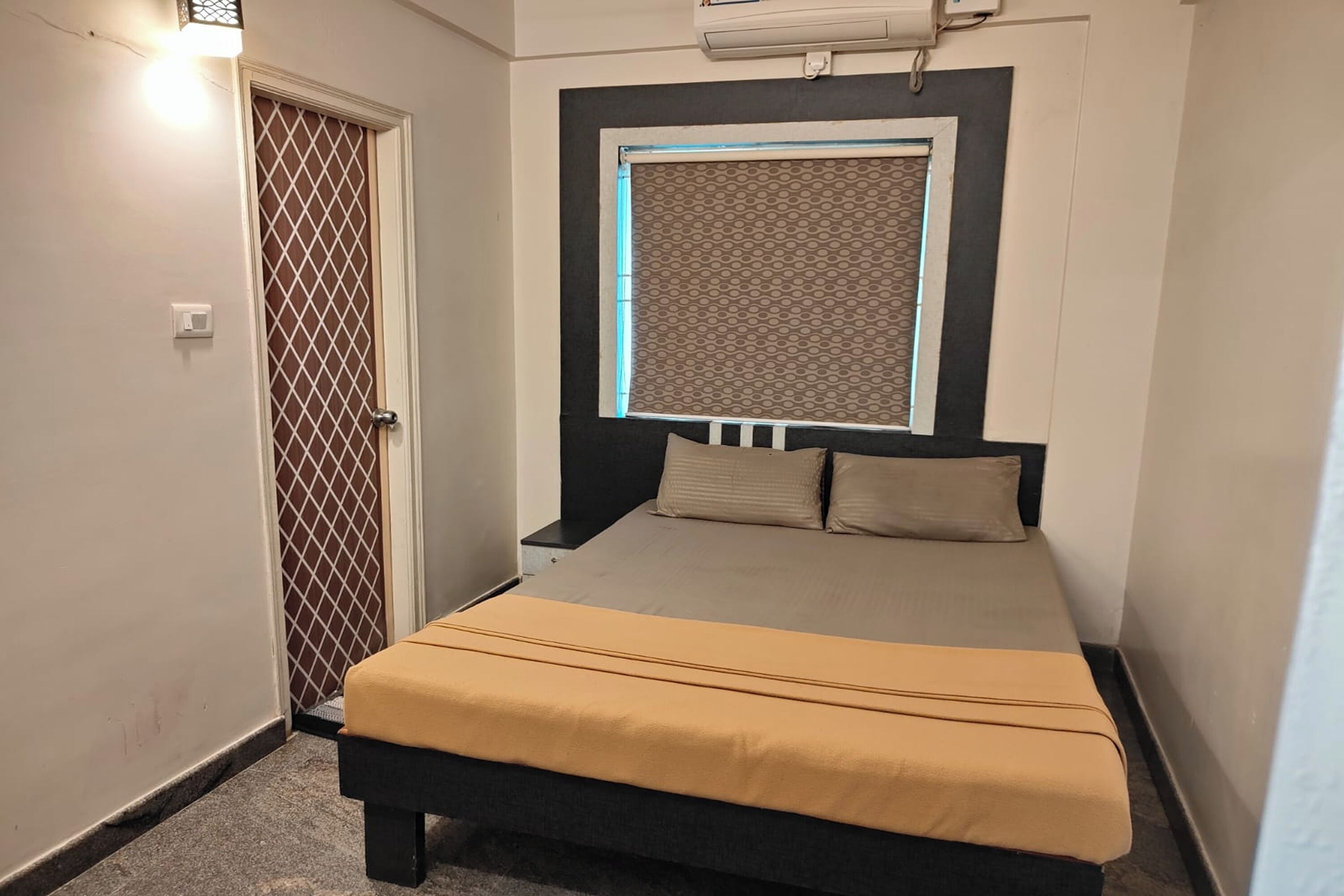 雙人房 | 免費無線上網、床單