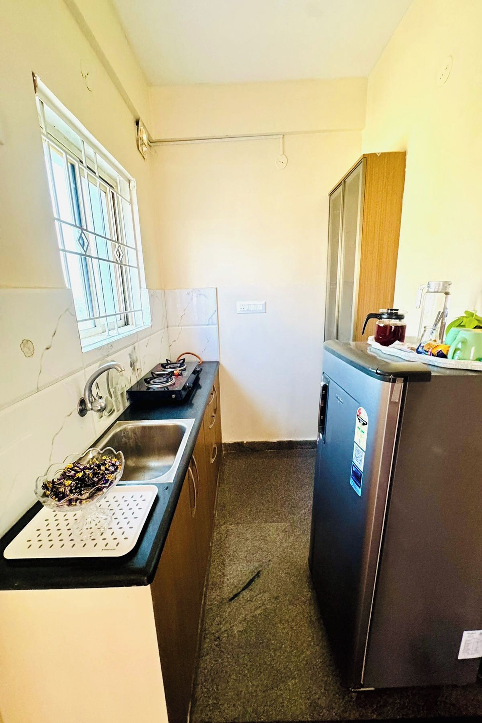 Double Room A/C | Living area | 32-inch flat-screen TV with cable channels