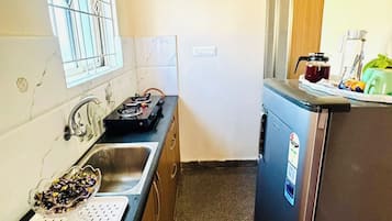 Double Room A/C | Living area | 32-inch flat-screen TV with cable channels