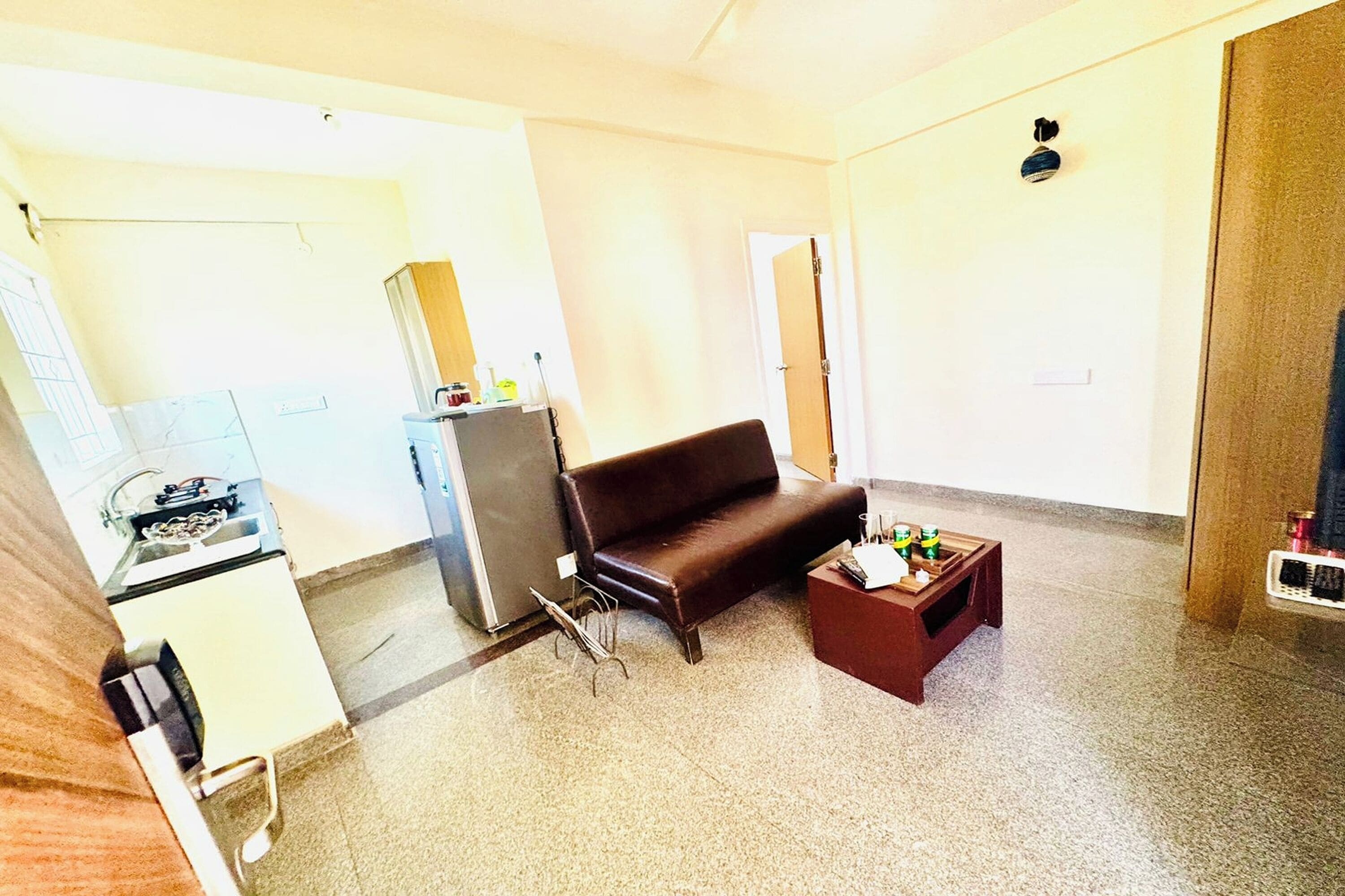 Double Room A/C | Living area | 32-inch flat-screen TV with cable channels