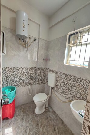 淋浴設備、淋浴花灑、毛巾