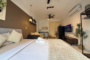 Standard Studio | Meja, seterika/papan seterika, Wi-fi percuma 