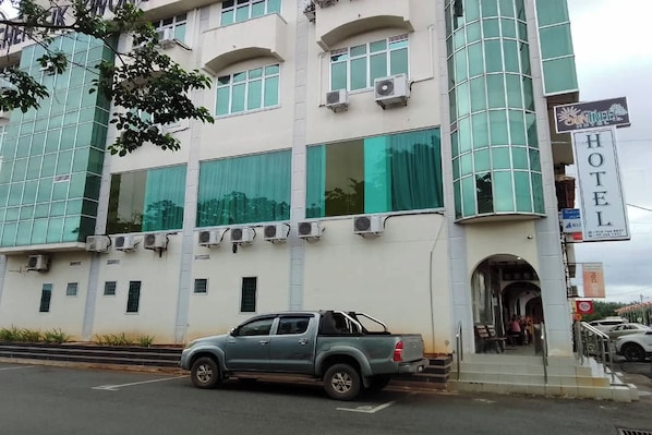 A hotel with a modern facade, large windows, and a visible entrance. -  Sun Tree Hotel @ Triang (Teriang)