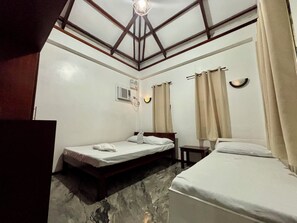 Villa Deluxe | Una scrivania, ferro/asse da stiro, Wi-Fi gratuito, lenzuola