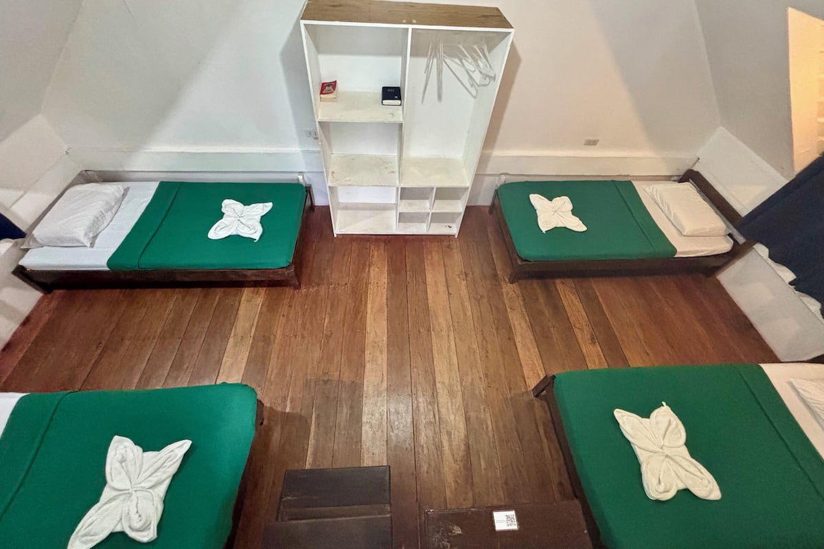 Quadruple Room | Desk, iron/ironing board, free WiFi, bed sheets