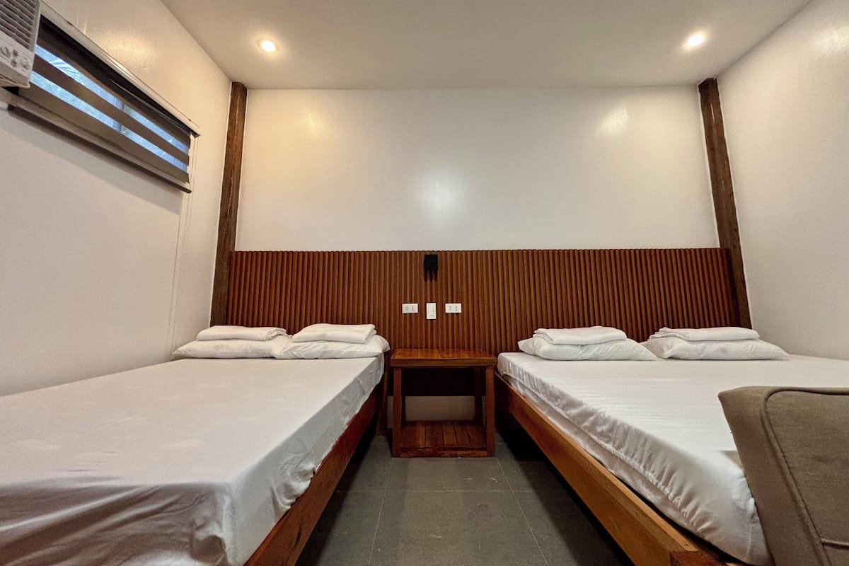 Family Villa | Desk, iron/ironing board, free WiFi, bed sheets