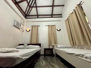Deluxe Villa | Desk, iron/ironing board, free WiFi, bed sheets - Shat'S Guesthouse Siargao Near Beach (General Luna)