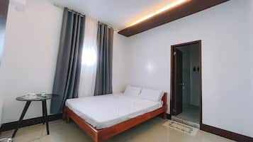 Desk, blackout drapes, free WiFi, bed sheets
