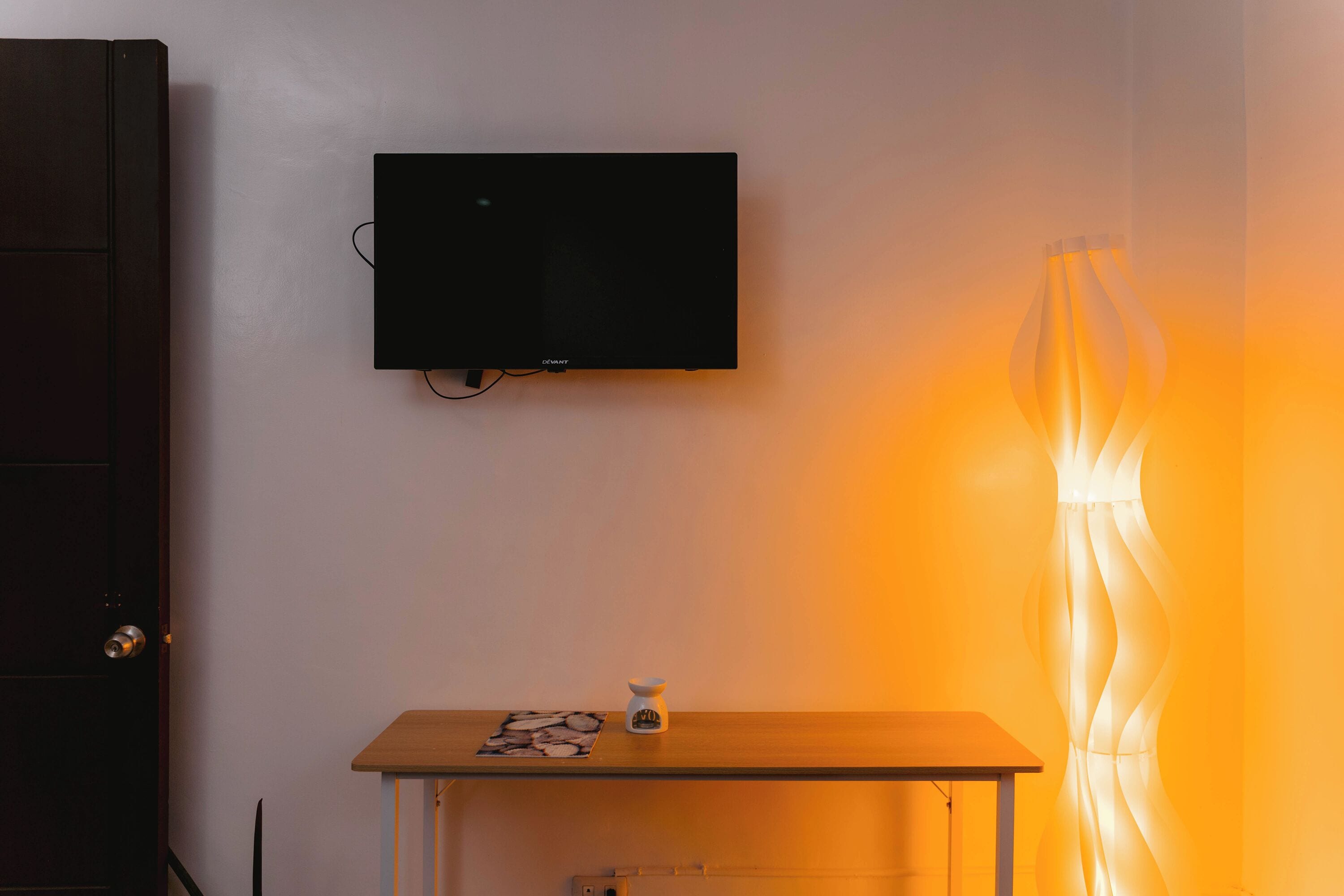 Family Room | Desk, blackout curtains, free WiFi, bed sheets