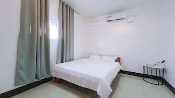 Desk, blackout drapes, free WiFi, bed sheets