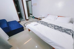 Escritorio, cortinas blackout, wifi gratis y ropa de cama 